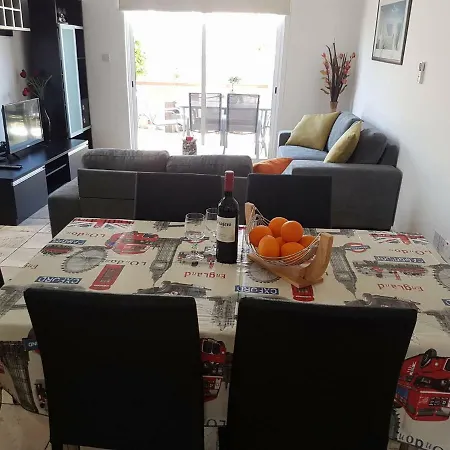 Loucas Townhouse Holiday home *